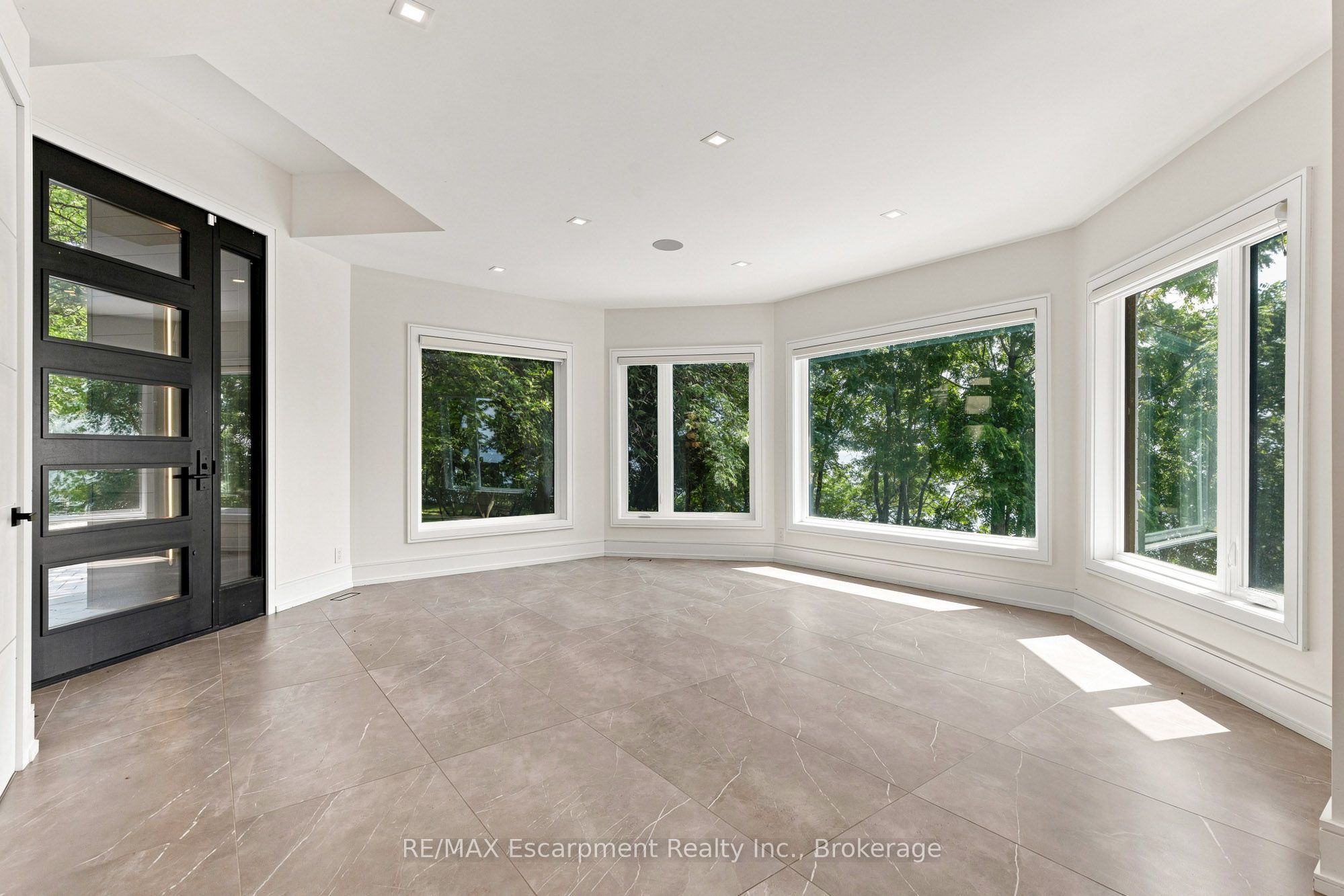 100 Appleby Place Property Photo 10
