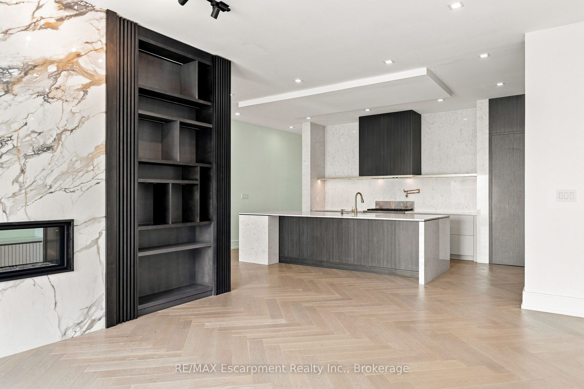 100 Appleby Place Property Photo 16
