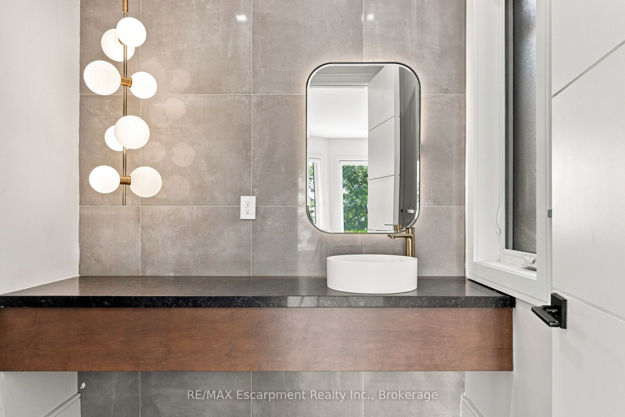 100 Appleby Place Property Photo 20