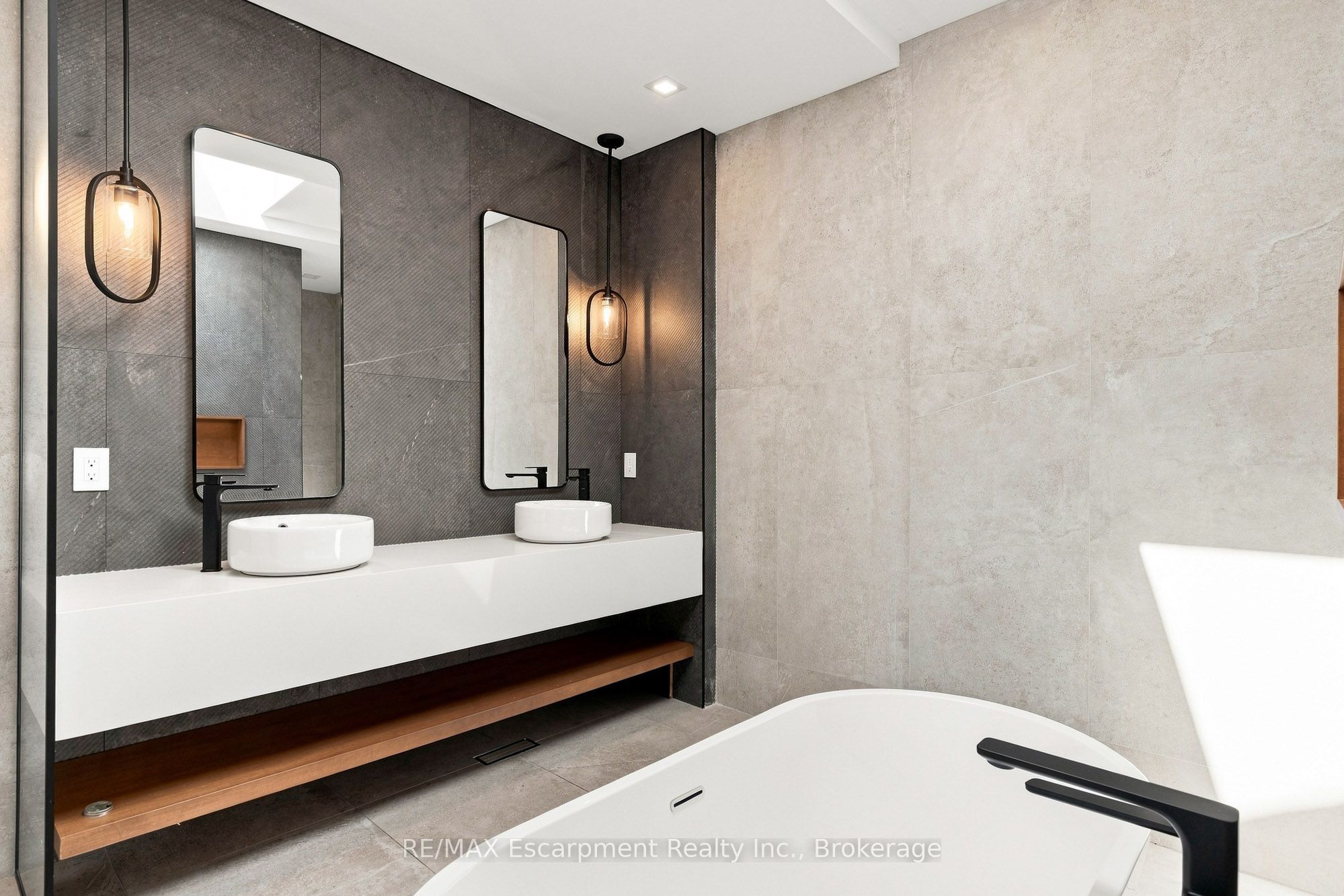 100 Appleby Place Property Photo 23
