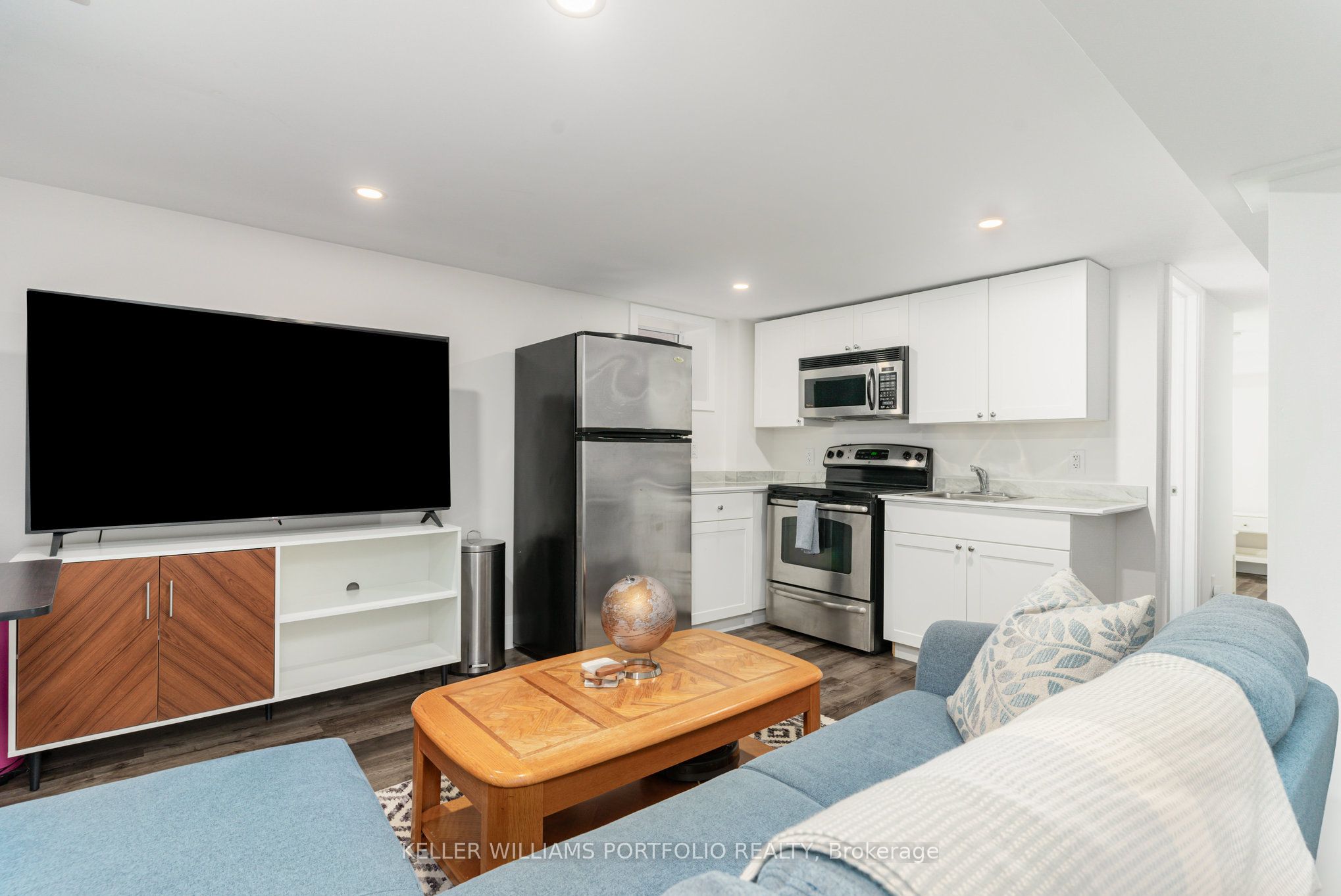 329 Runnymede Road Lower Property Photo 4
