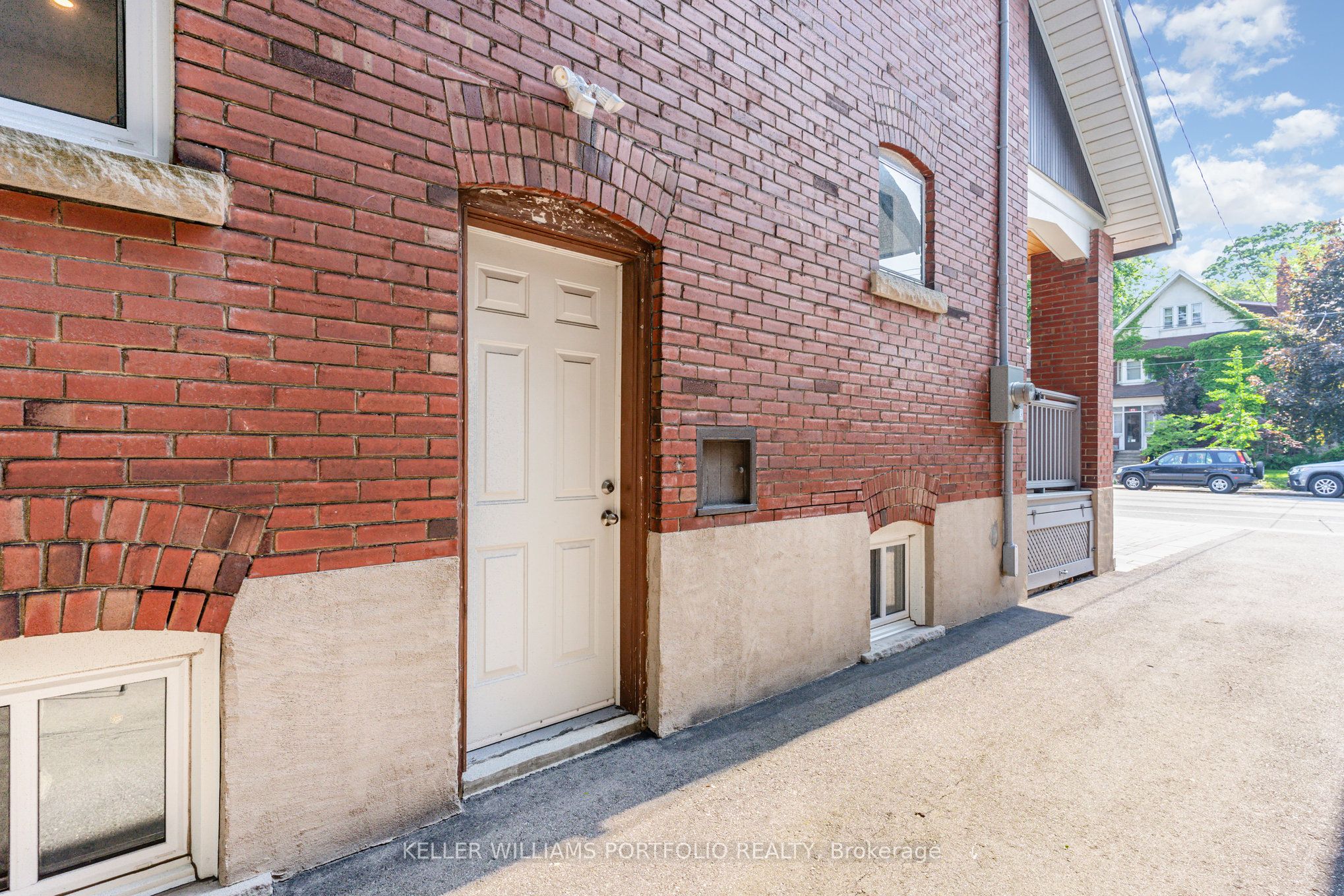329 Runnymede Road Lower Property Photo 14