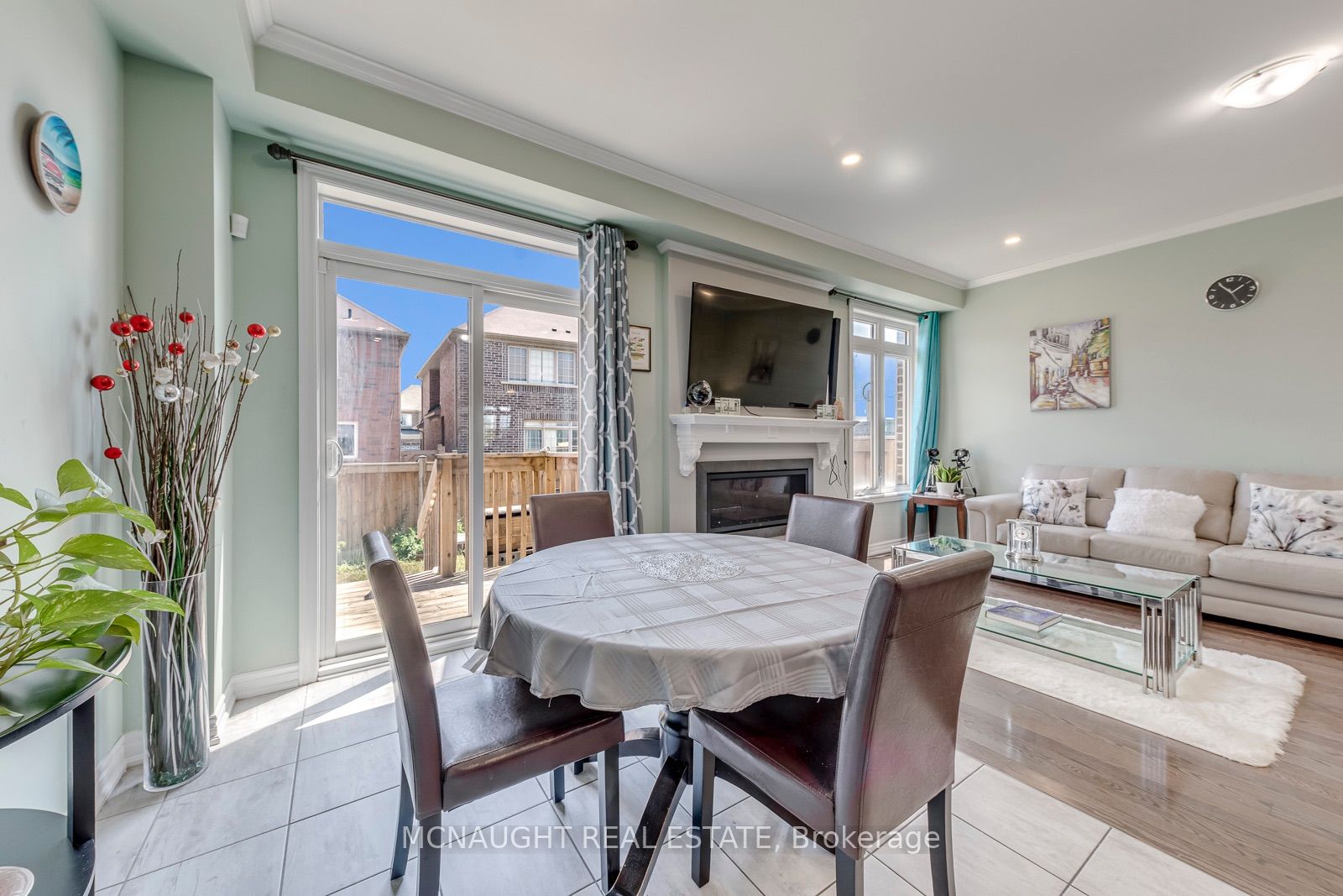 78 Folgate Crescent Property Photo 18