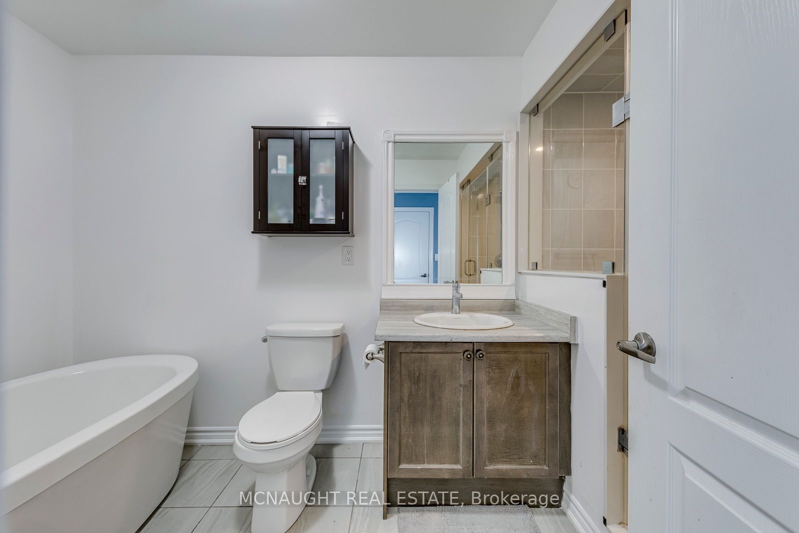 78 Folgate Crescent Property Photo 32