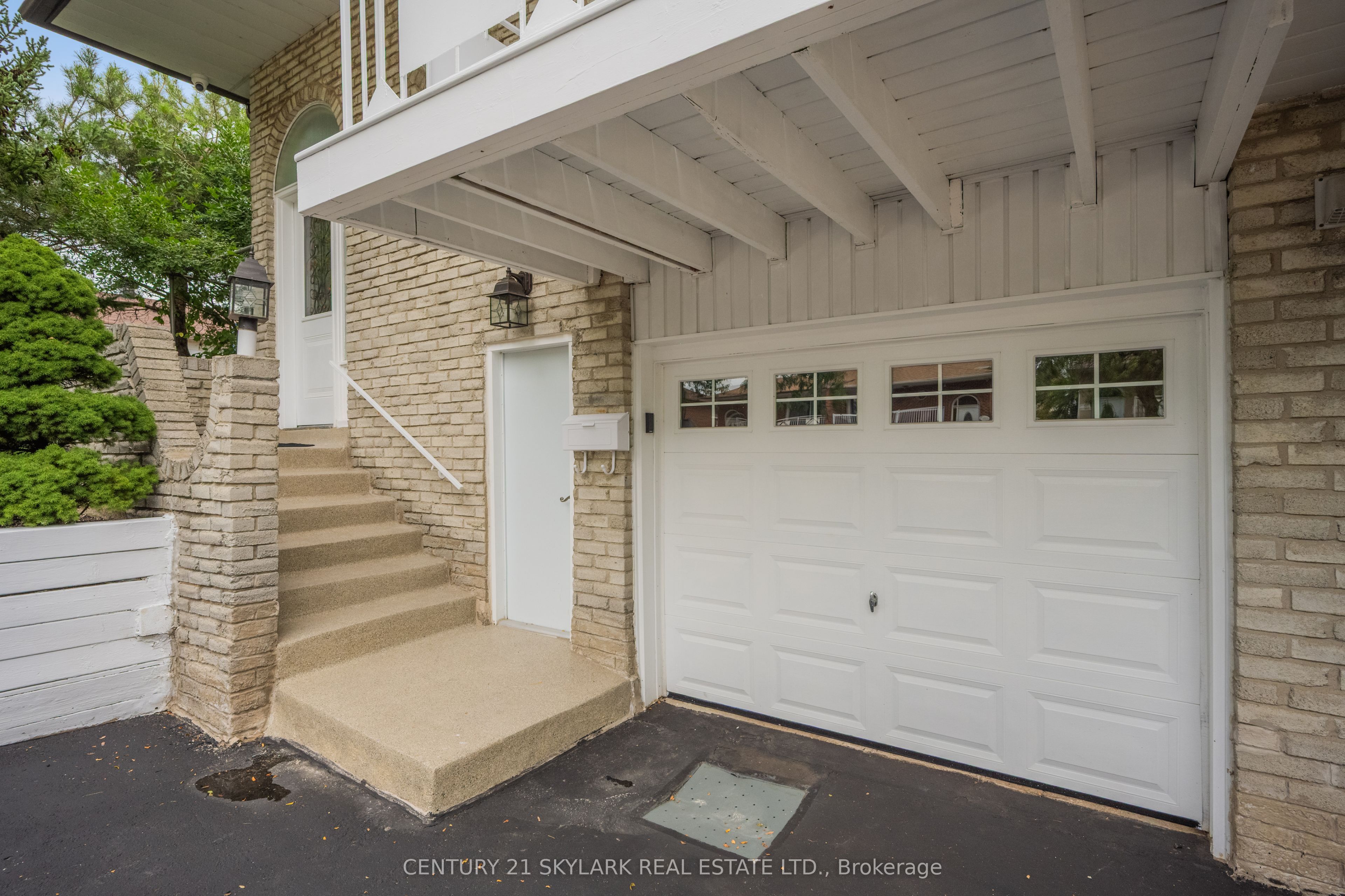 71 Abell Drive S Property Photo 2