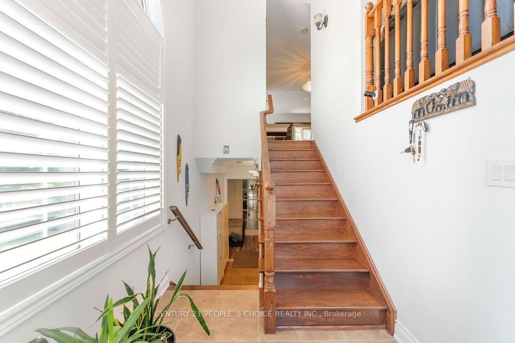 230 Paisley Boulevard W 40 Property Photo 8
