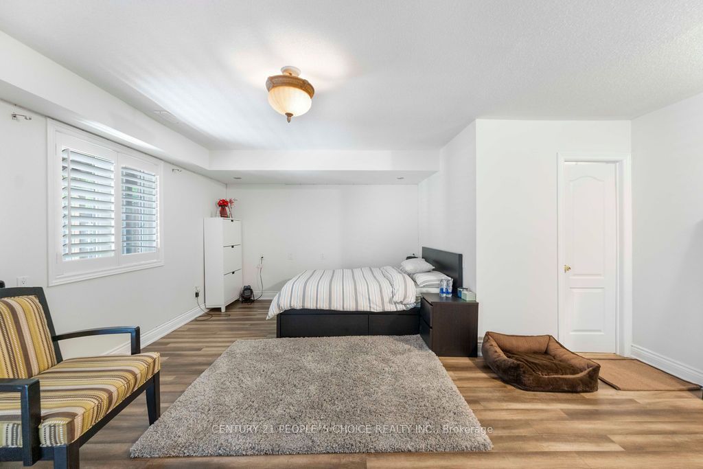 230 Paisley Boulevard W 40 Property Photo 10