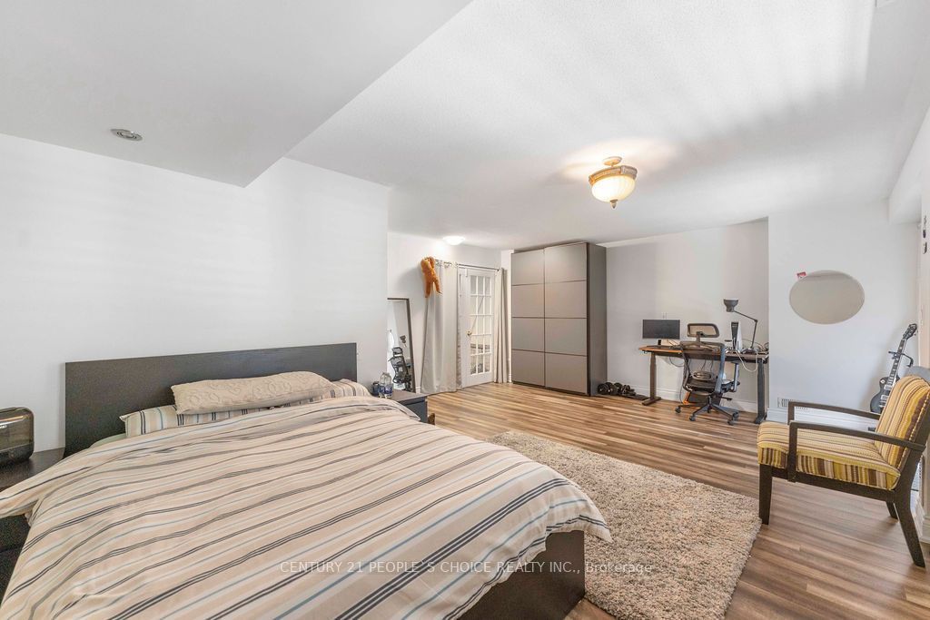 230 Paisley Boulevard W 40 Property Photo 12