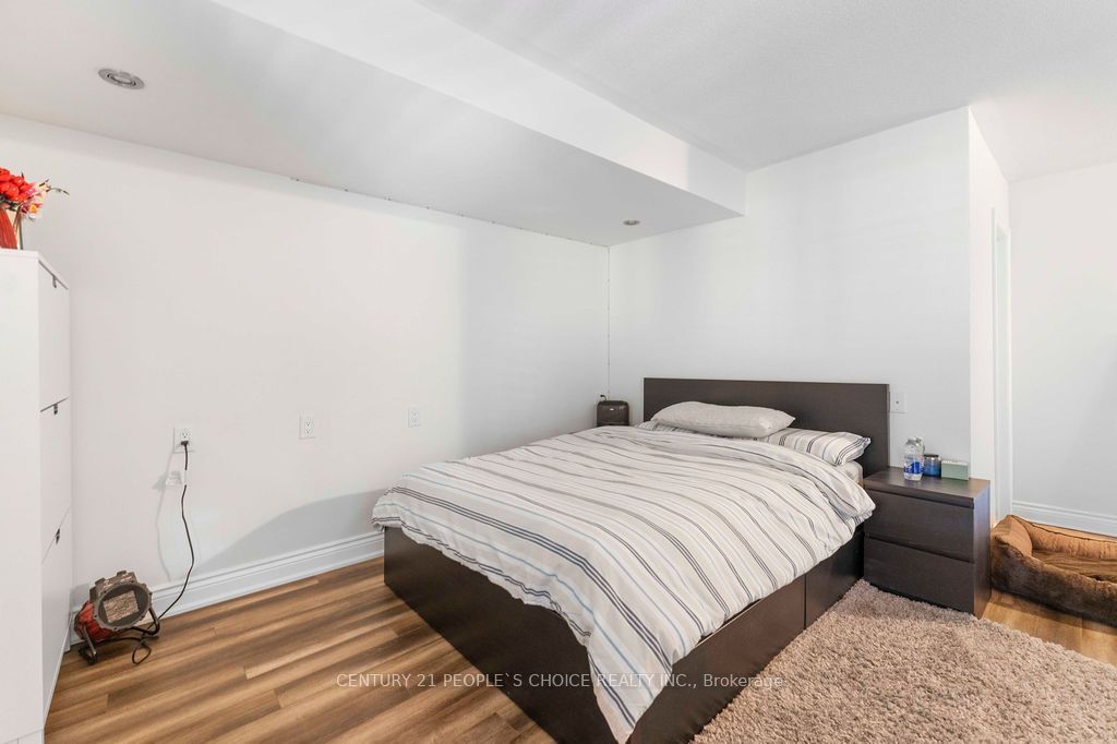 230 Paisley Boulevard W 40 Property Photo 13