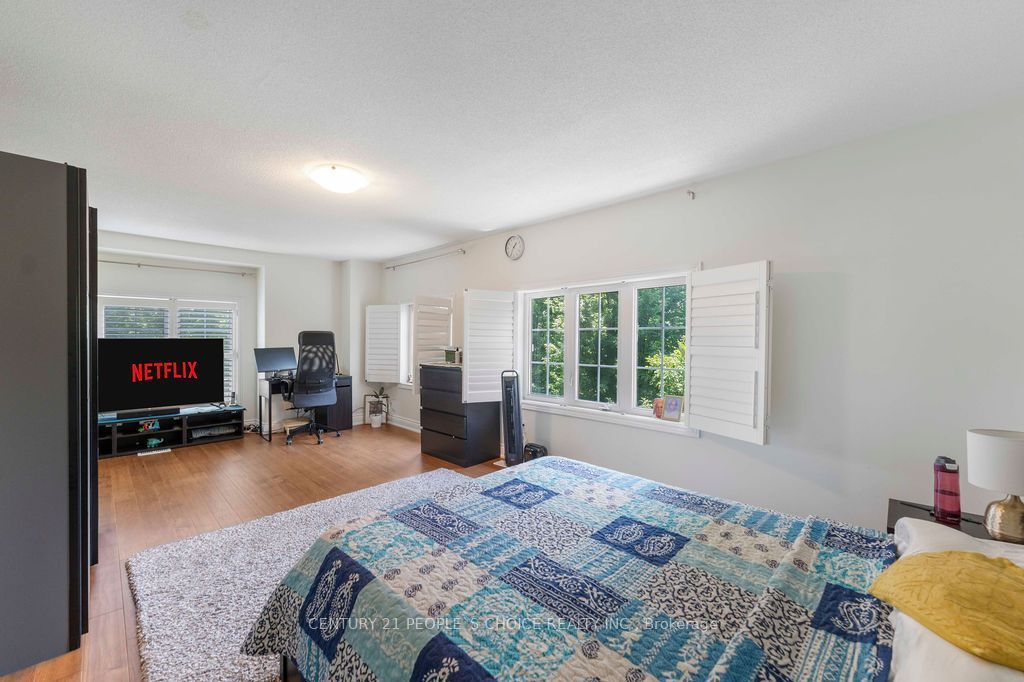 230 Paisley Boulevard W 40 Property Photo 33