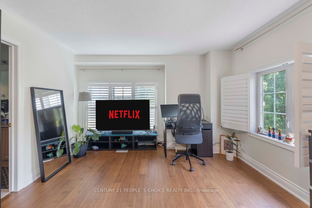 230 Paisley Boulevard W 40 Property Photo 34
