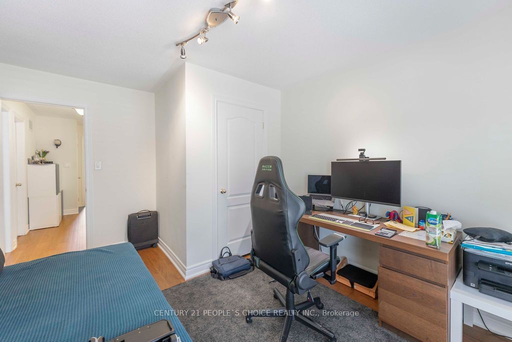 230 Paisley Boulevard W 40 Property Photo 42