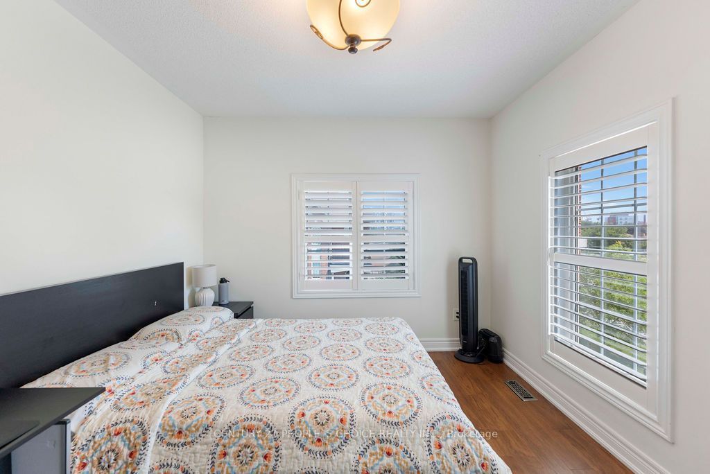 230 Paisley Boulevard W 40 Property Photo 43