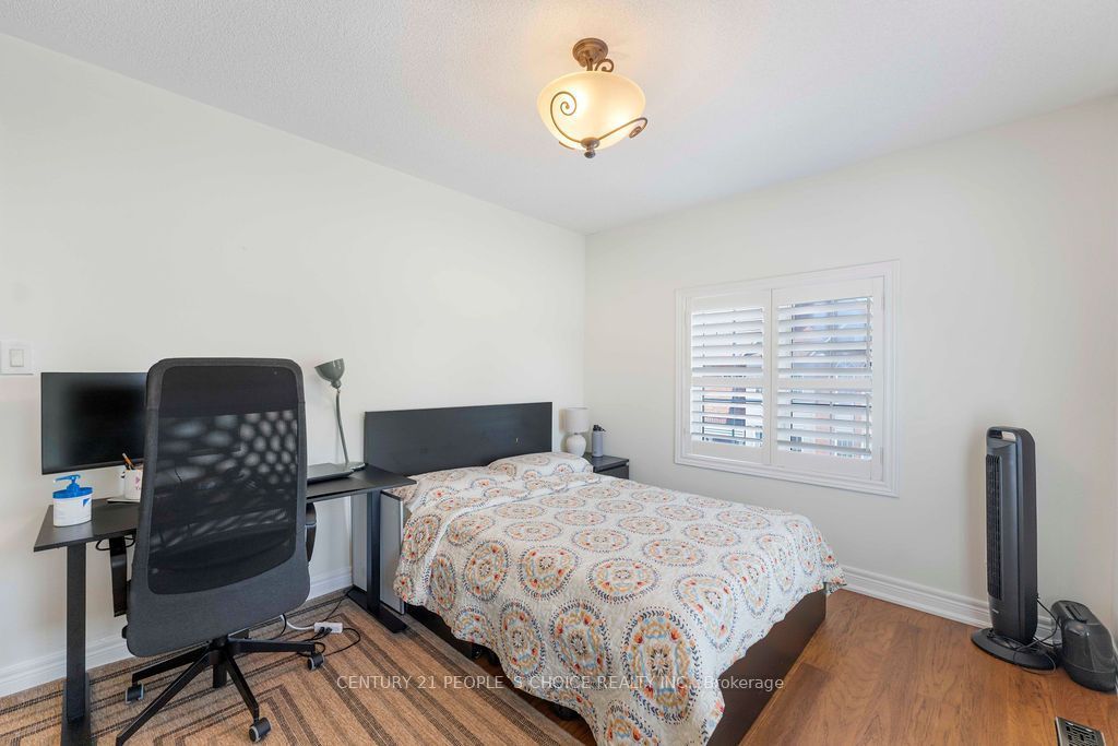 230 Paisley Boulevard W 40 Property Photo 44