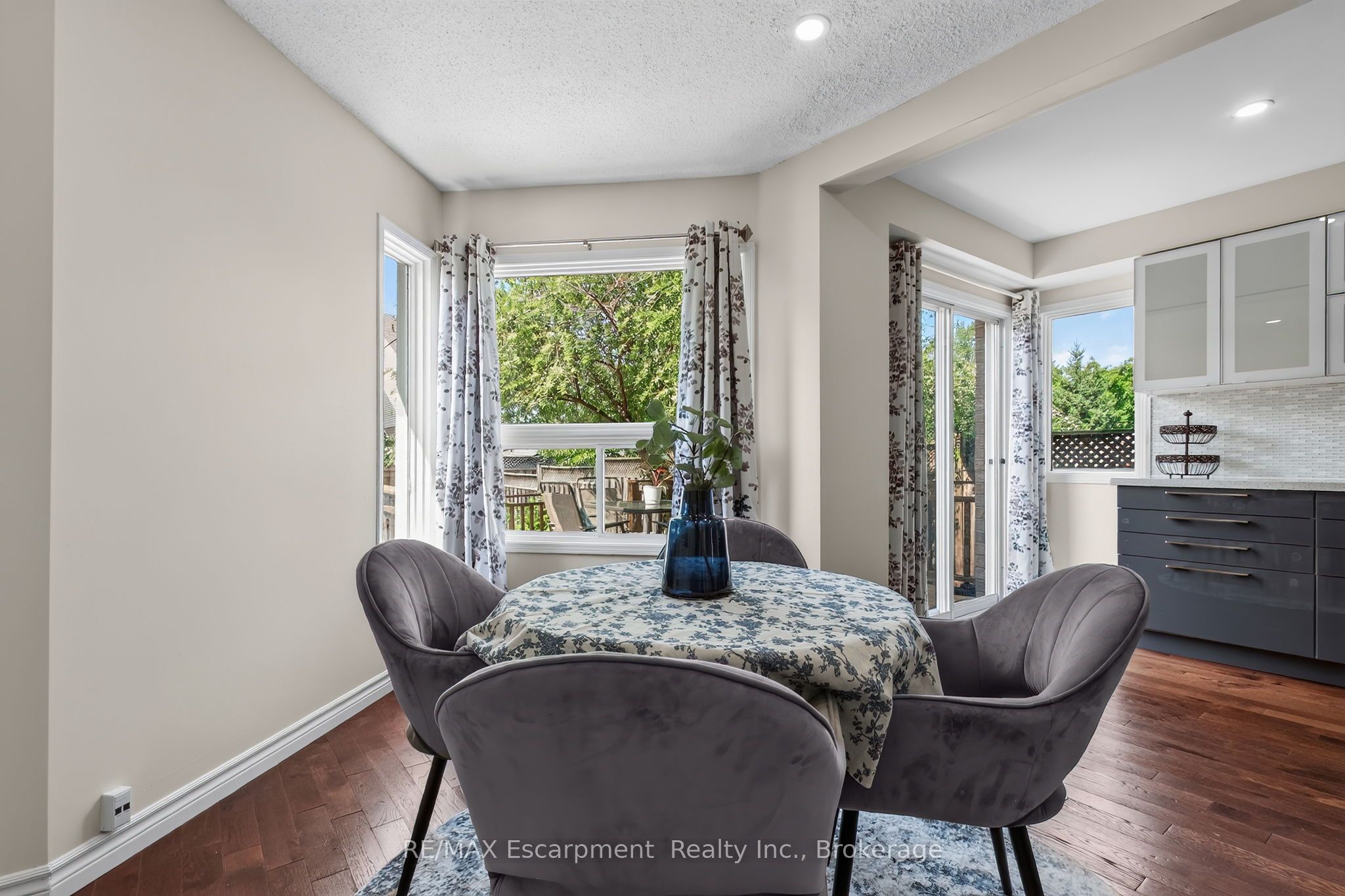 5143 Lampman Avenue Property Photo 11