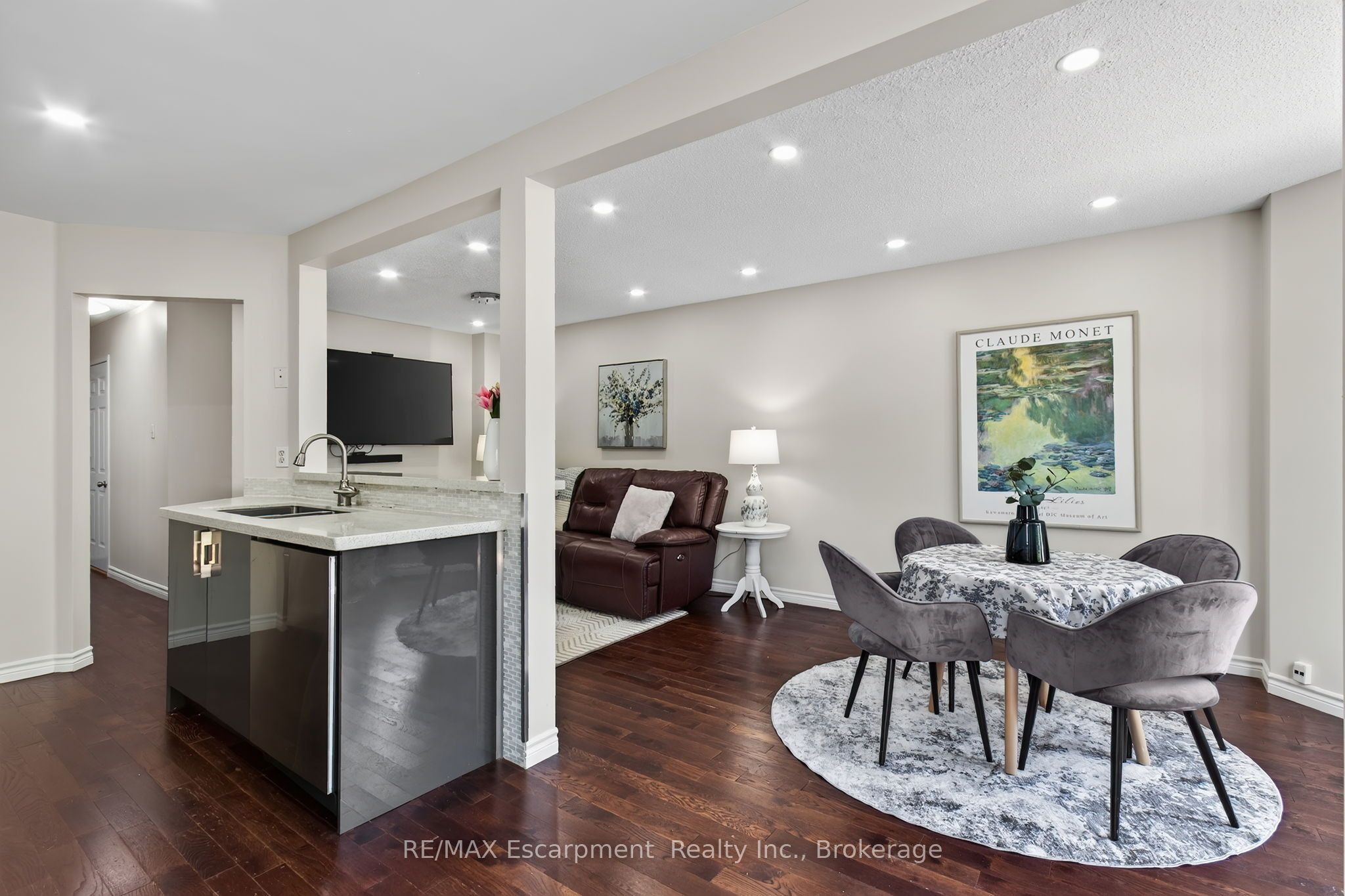 5143 Lampman Avenue Property Photo 13
