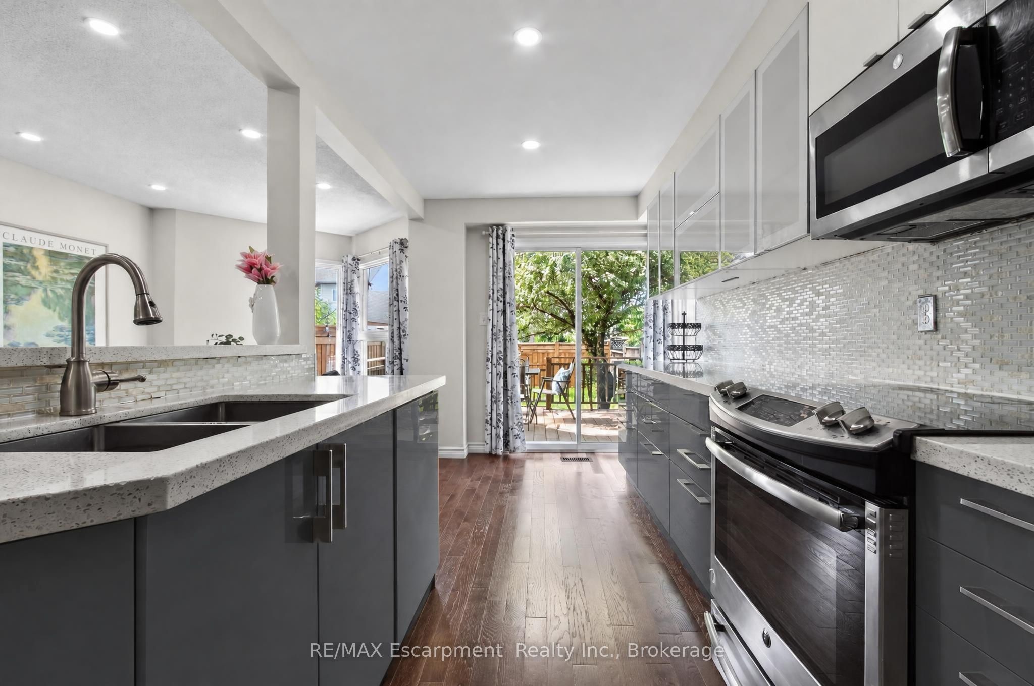 5143 Lampman Avenue Property Photo 15