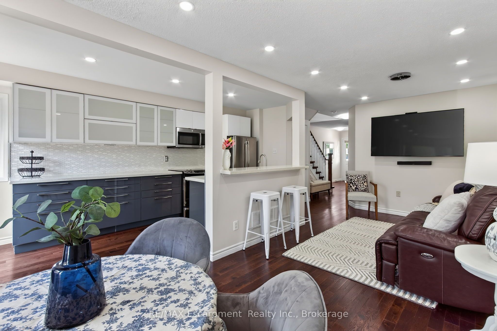 5143 Lampman Avenue Property Photo 16