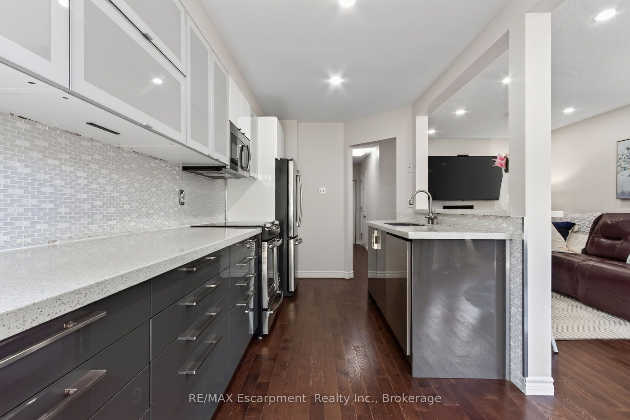 5143 Lampman Avenue Property Photo 18