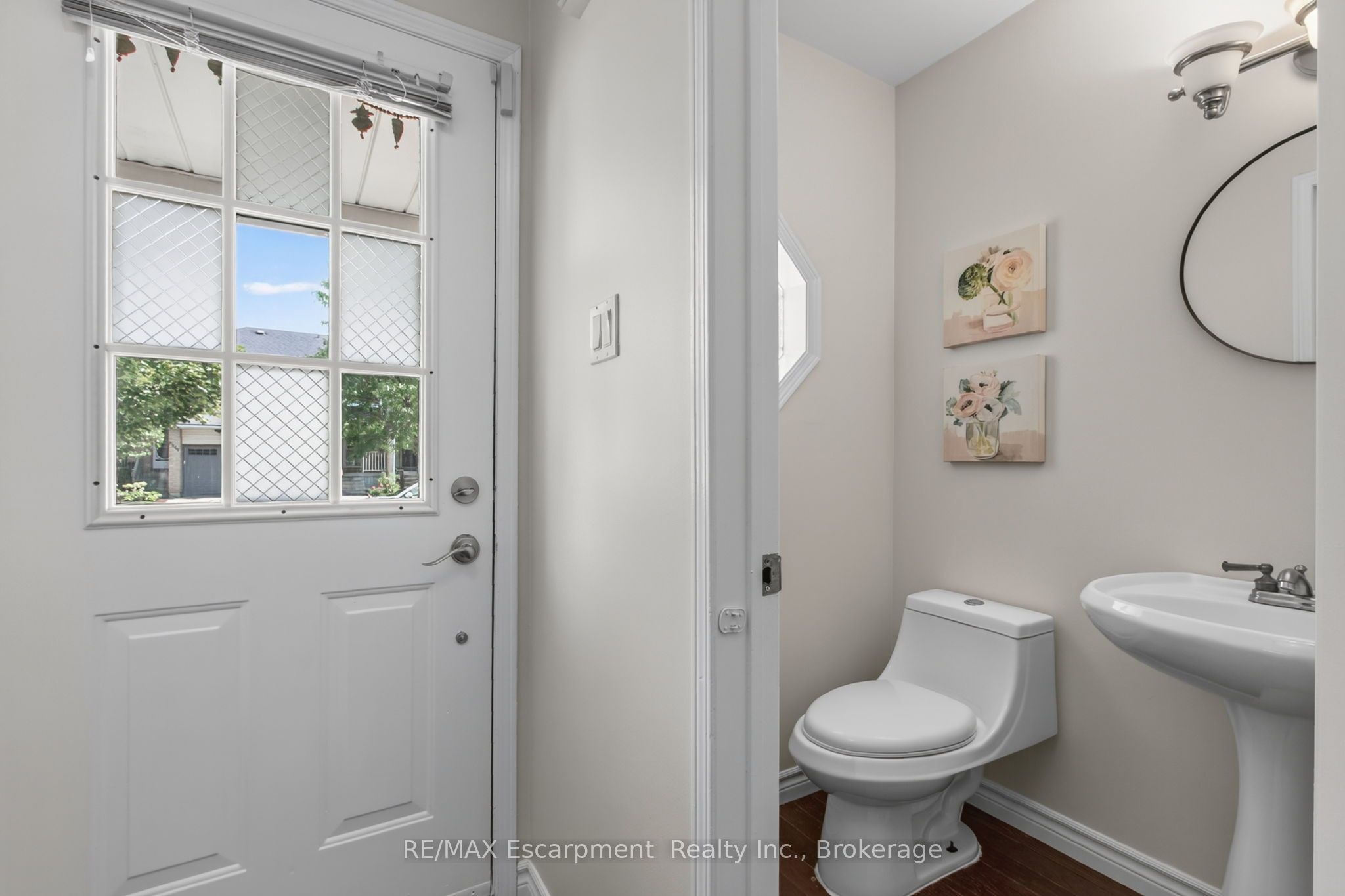 5143 Lampman Avenue Property Photo 23