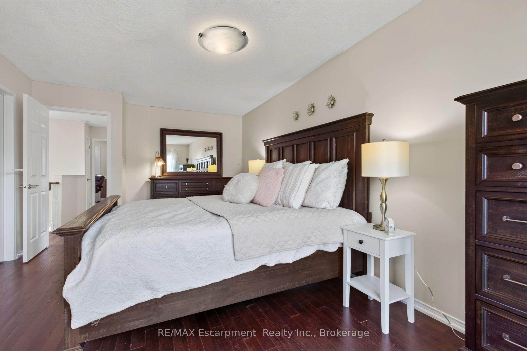 5143 Lampman Avenue Property Photo 27