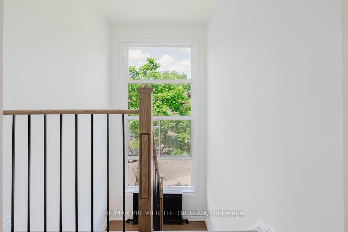 299 Quebec Avenue 3 Property Photo 5