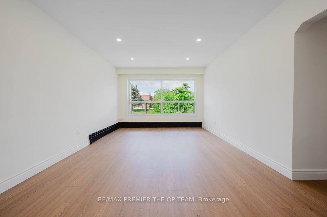 299 Quebec Avenue 3 Property Photo 7