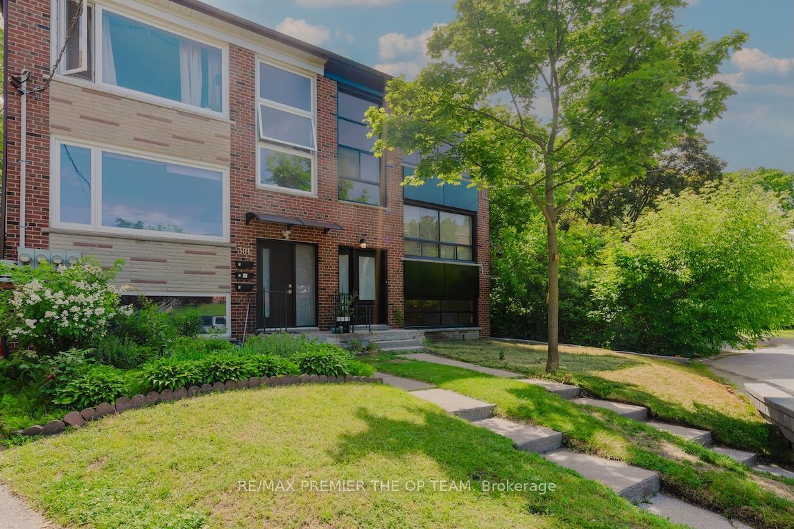 299 Quebec Avenue 1 Property Photo 3