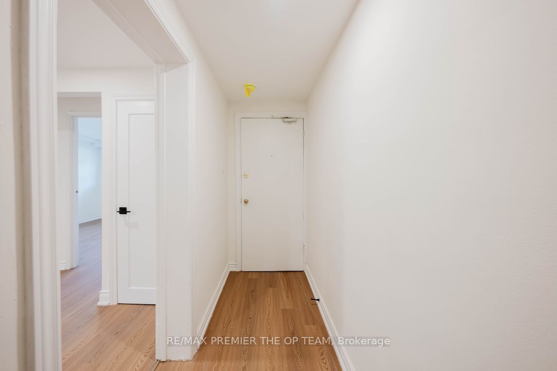 299 Quebec Avenue 1 Property Photo 4