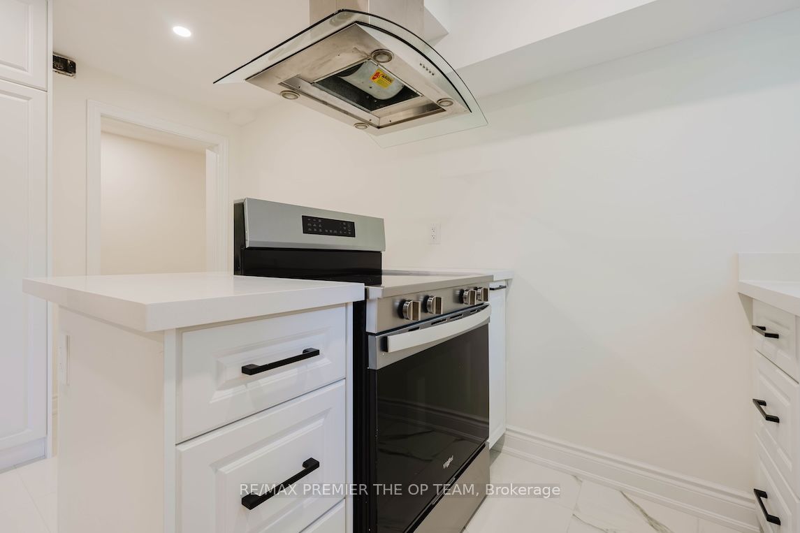 299 Quebec Avenue 1 Property Photo 8