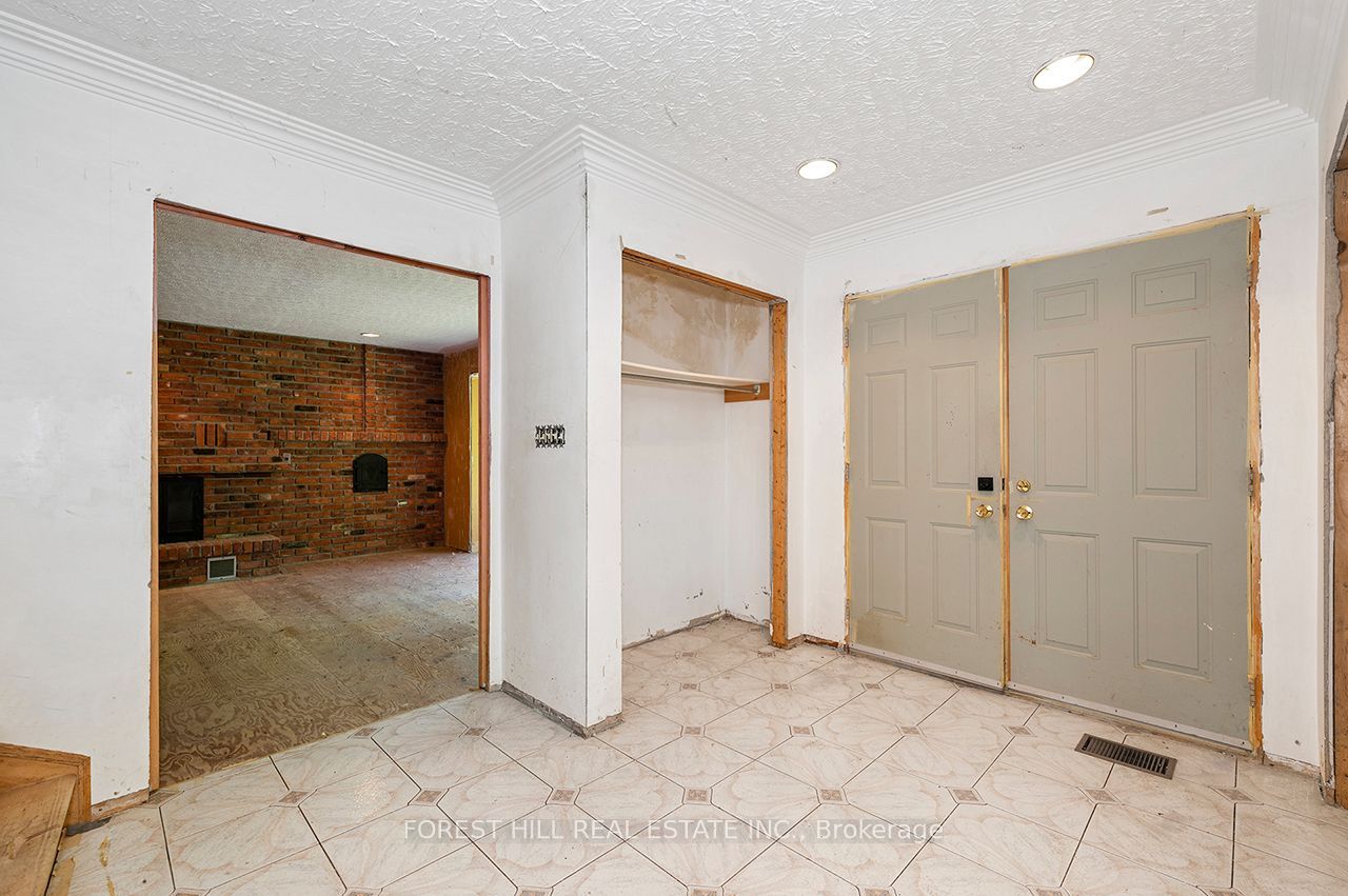 8300 Macarthur Drive Property Photo 10