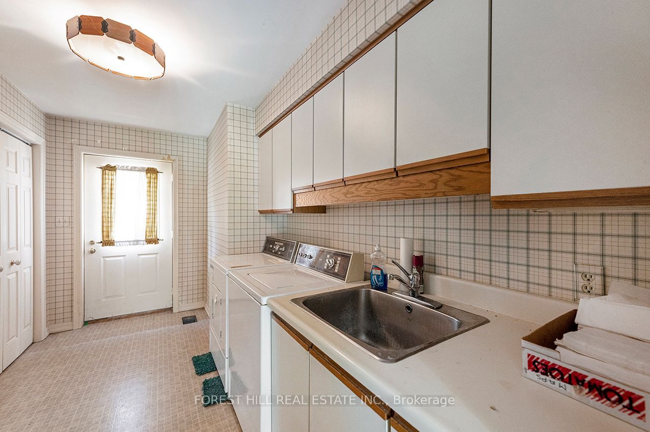 8300 Macarthur Drive Property Photo 17