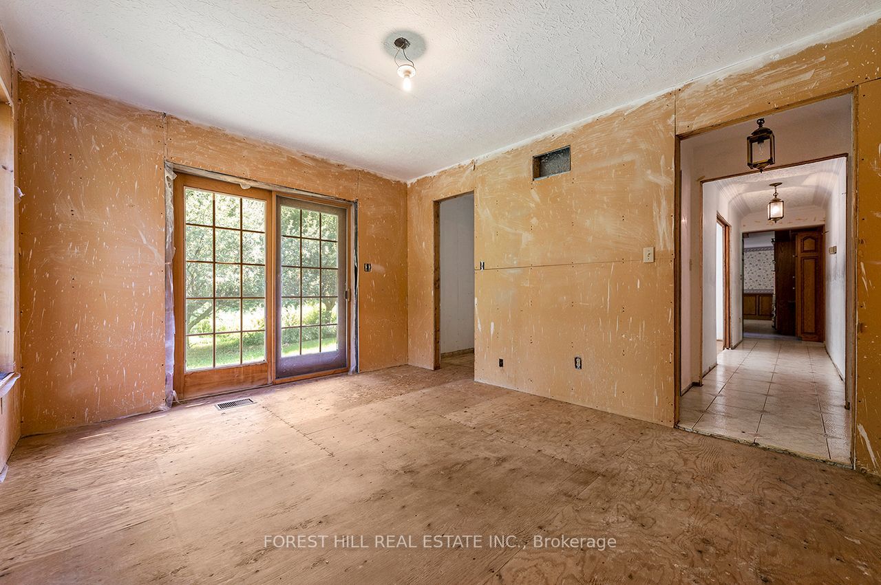 8300 Macarthur Drive Property Photo 21