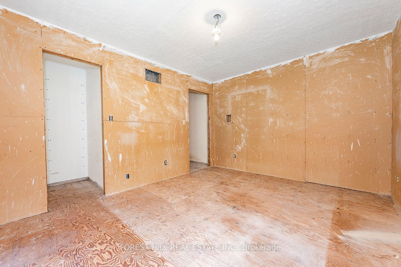 8300 Macarthur Drive Property Photo 22