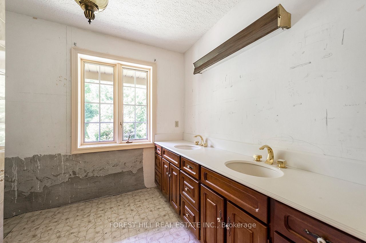 8300 Macarthur Drive Property Photo 31