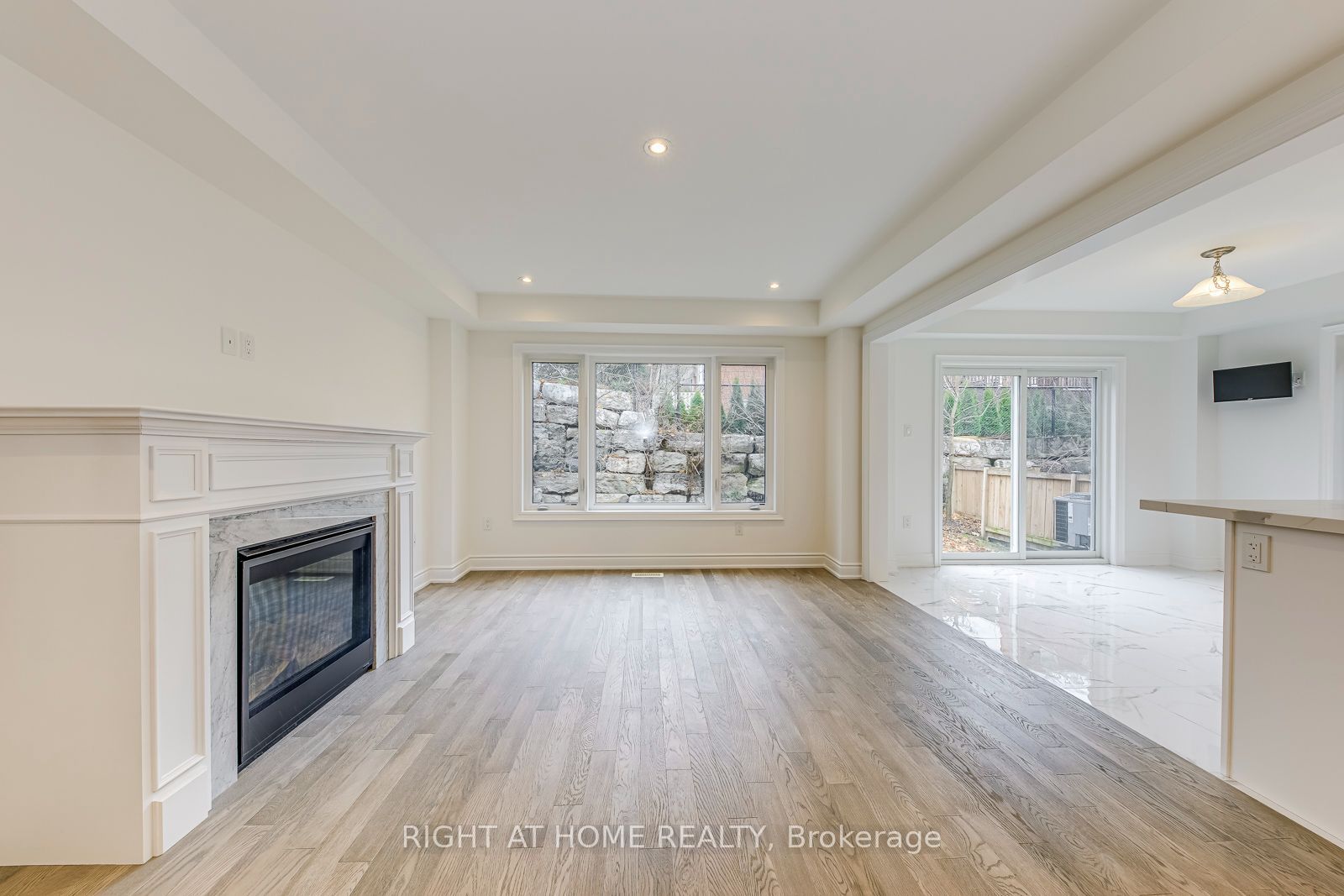 2581 Islington Avenue Property Photo 11