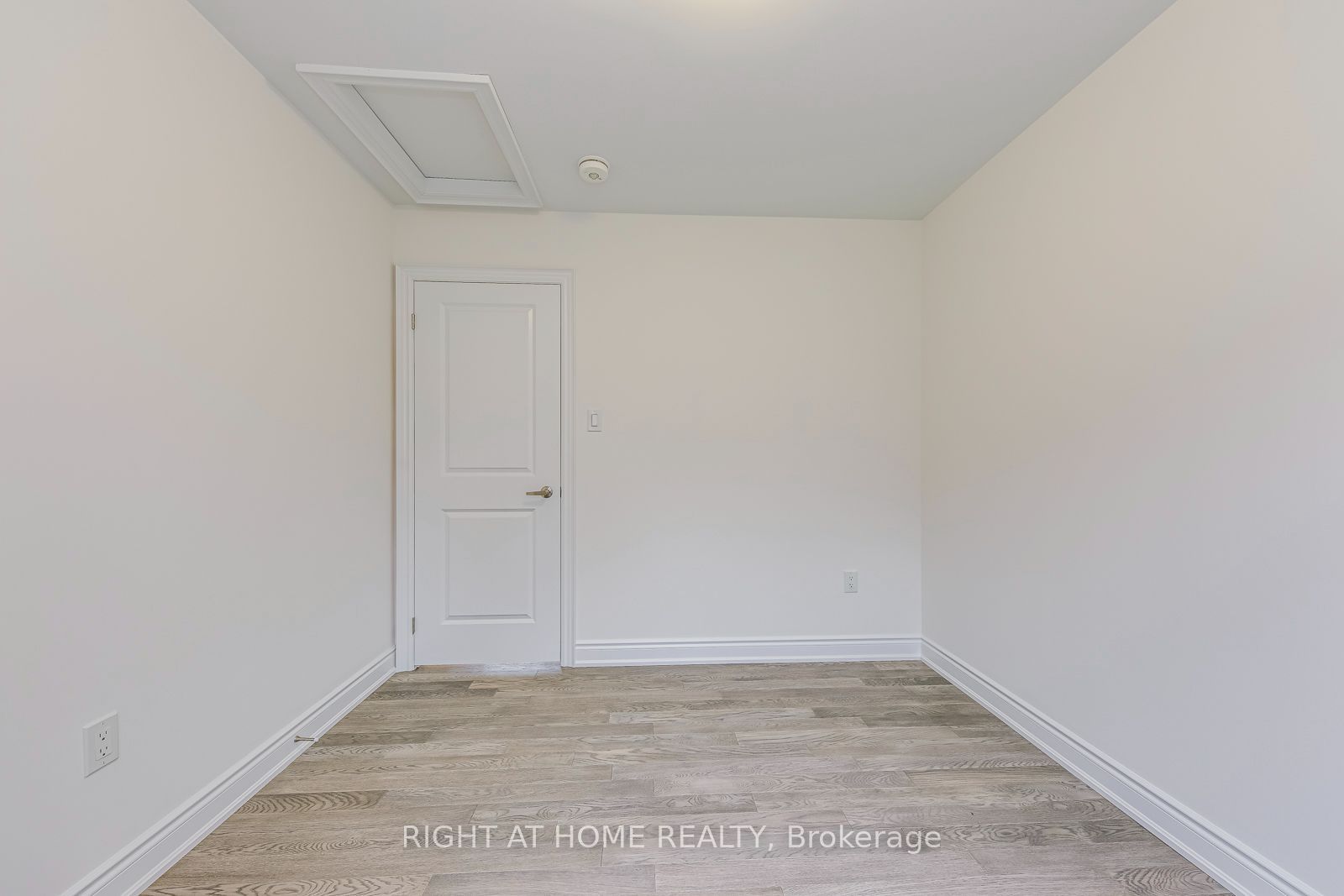 2581 Islington Avenue Property Photo 33