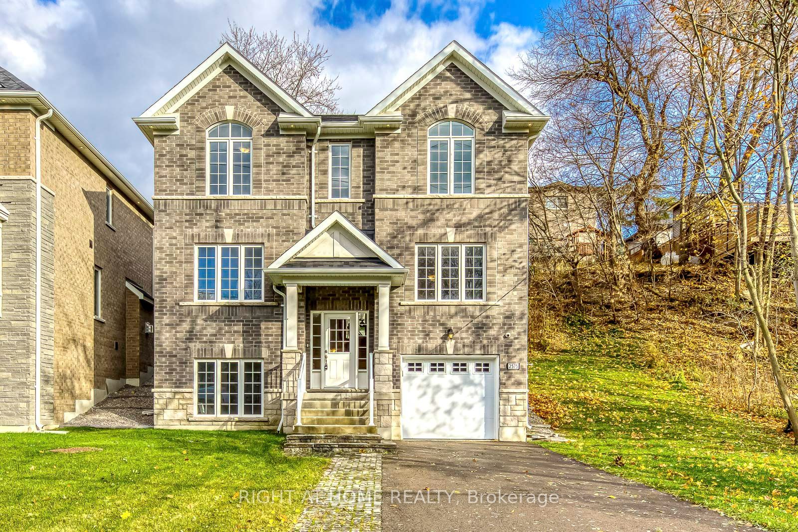 2575 Islington Avenue Property Photo 2