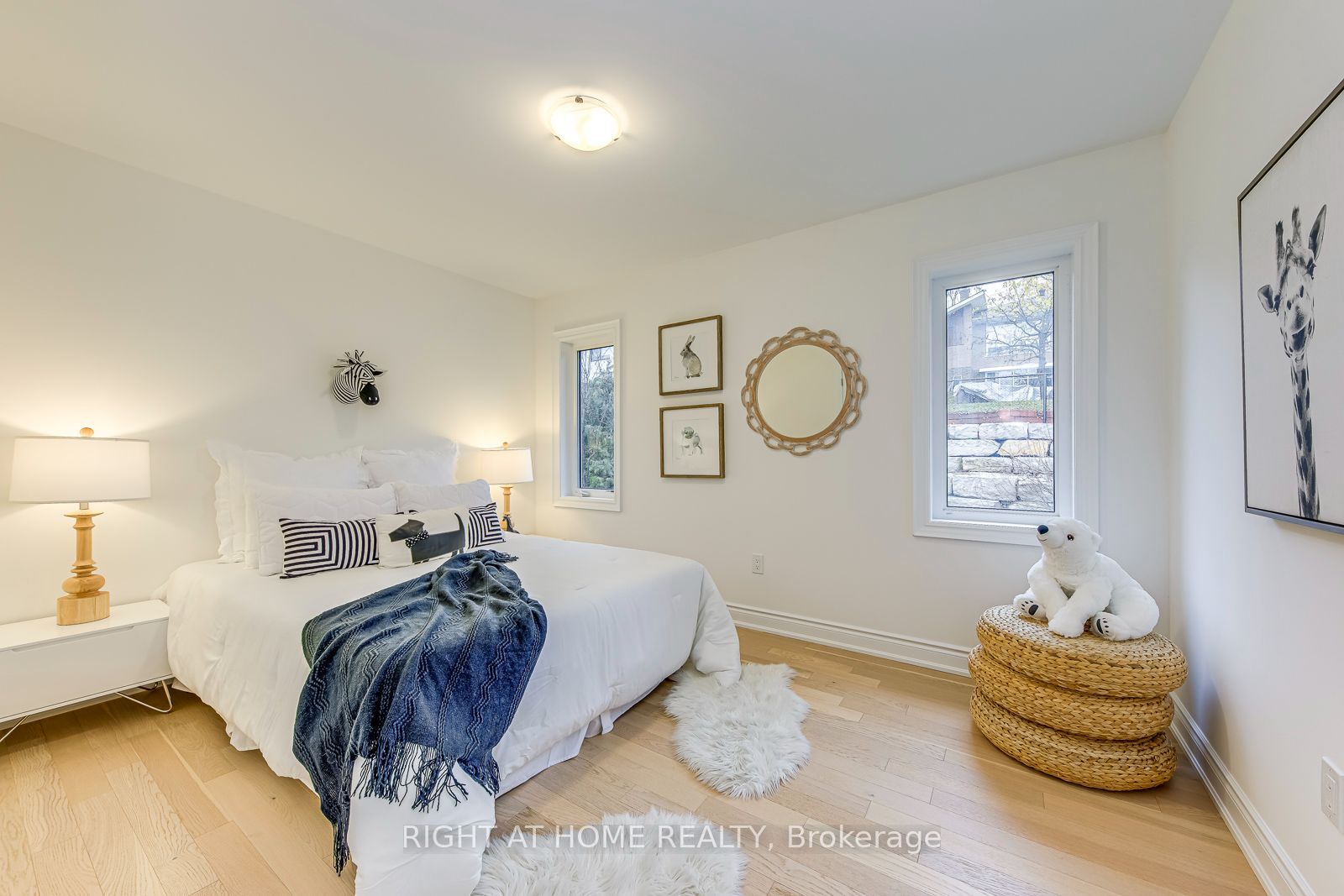 2575 Islington Avenue Property Photo 32