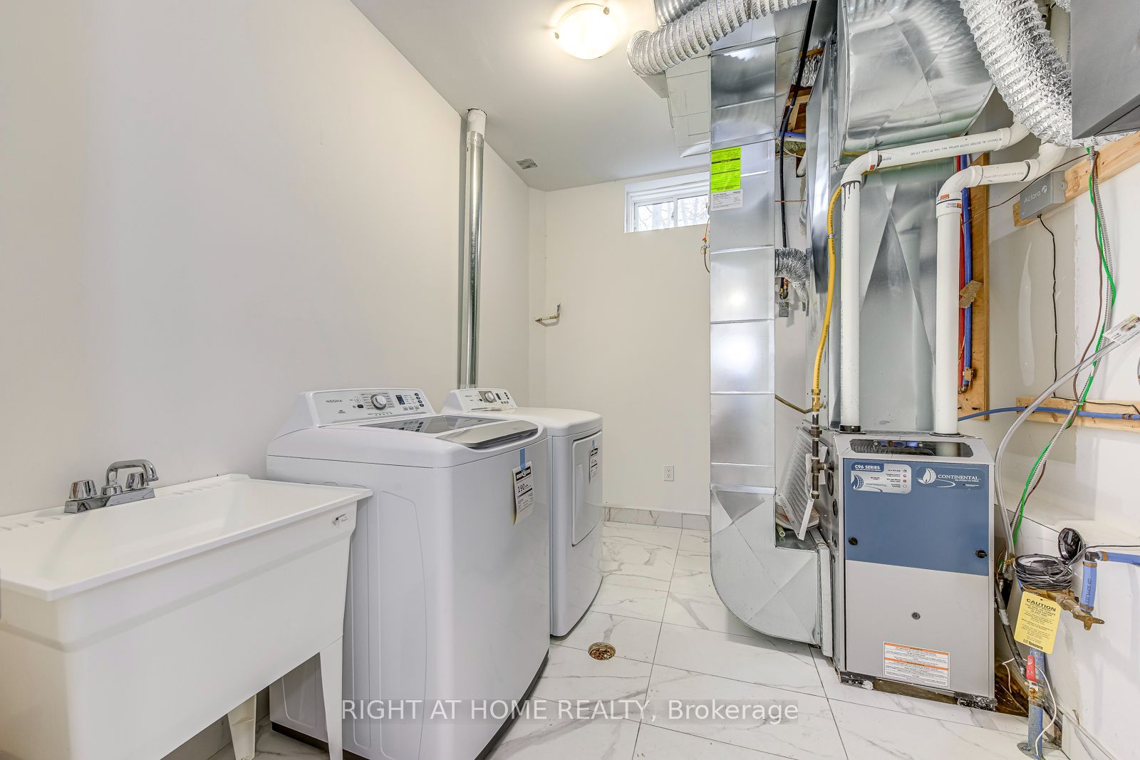 2575 Islington Avenue Property Photo 46