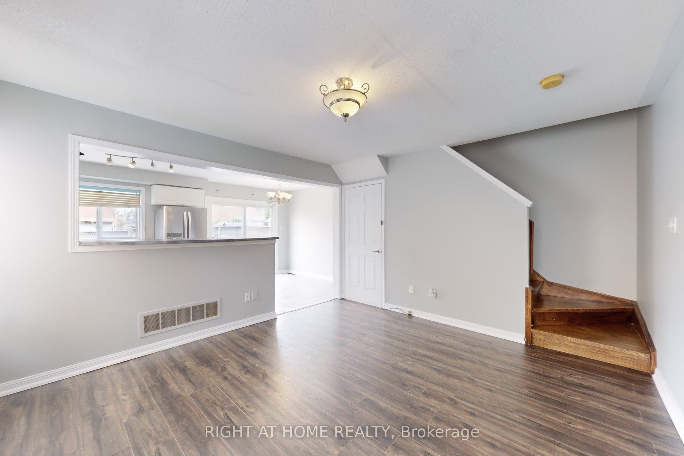 21 Dunlop Court Property Photo 8