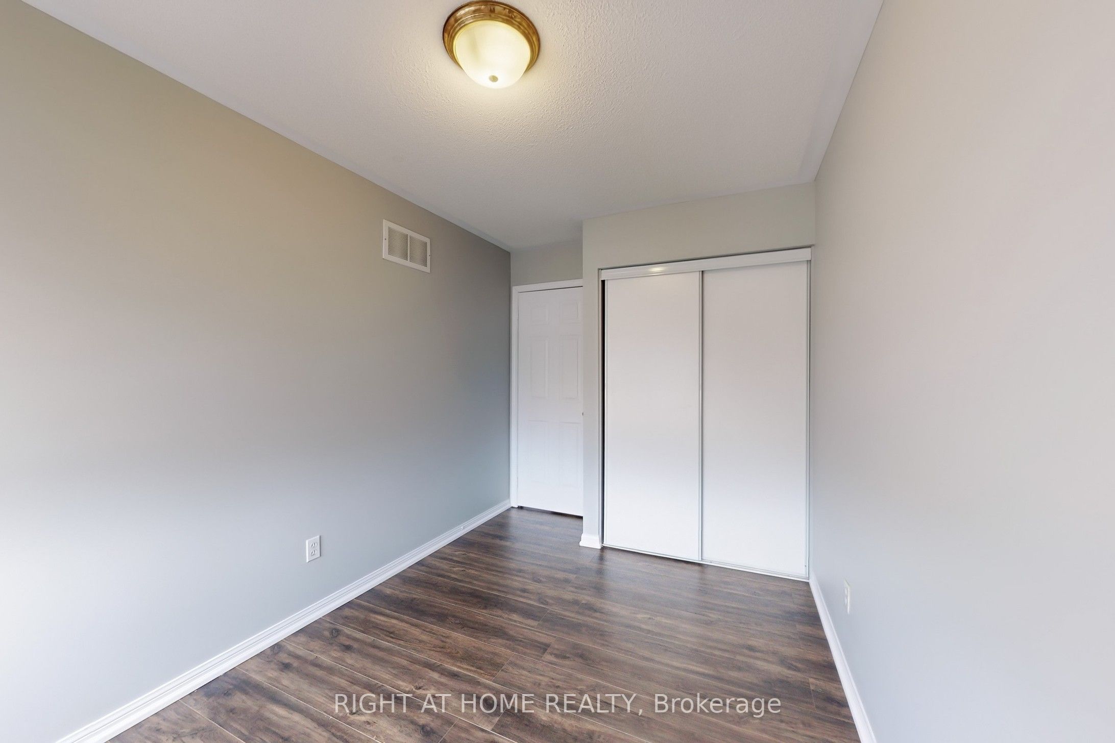 21 Dunlop Court Property Photo 33