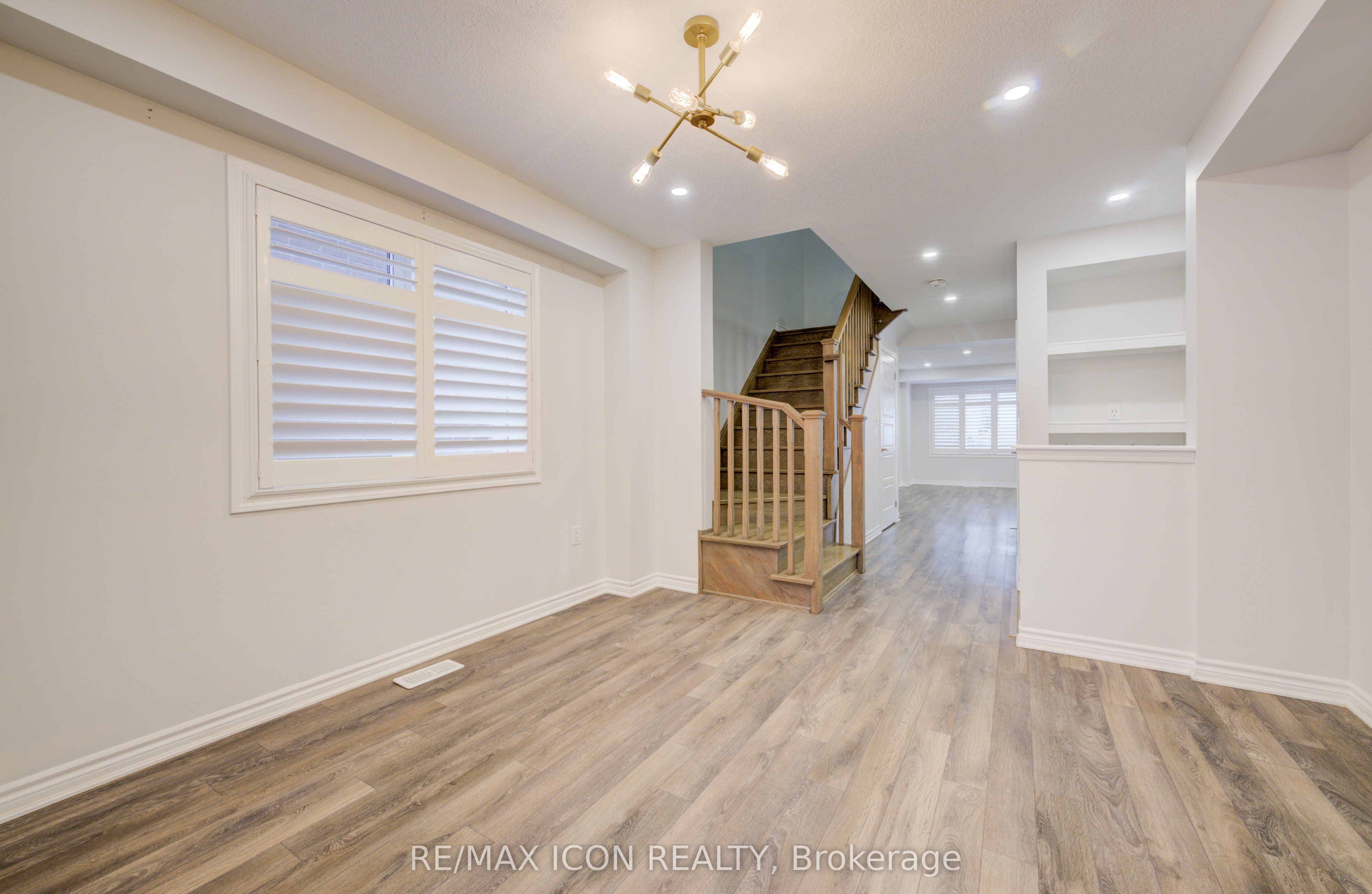 302 Jean Landing Property Photo 4