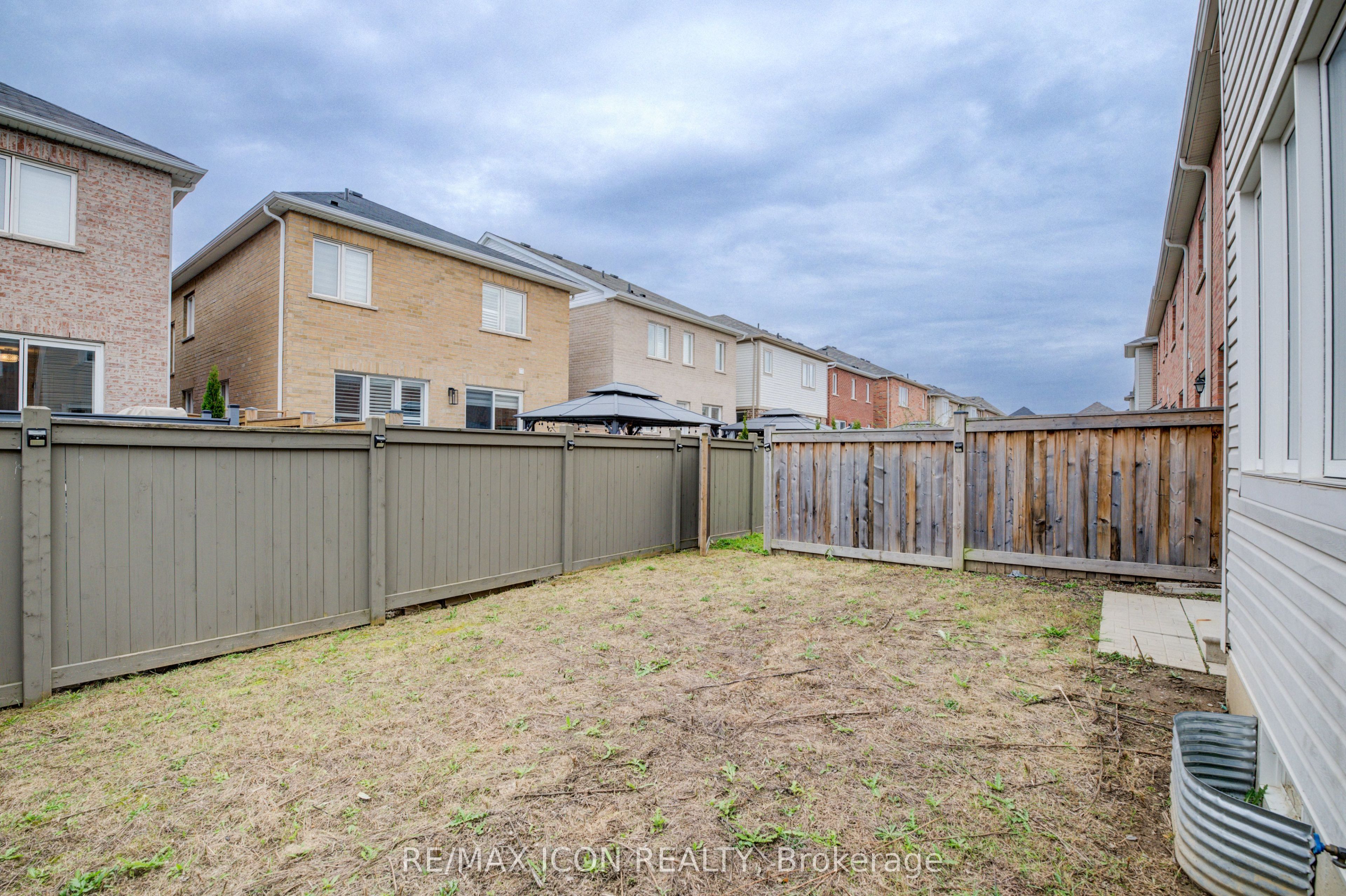 302 Jean Landing Property Photo 37