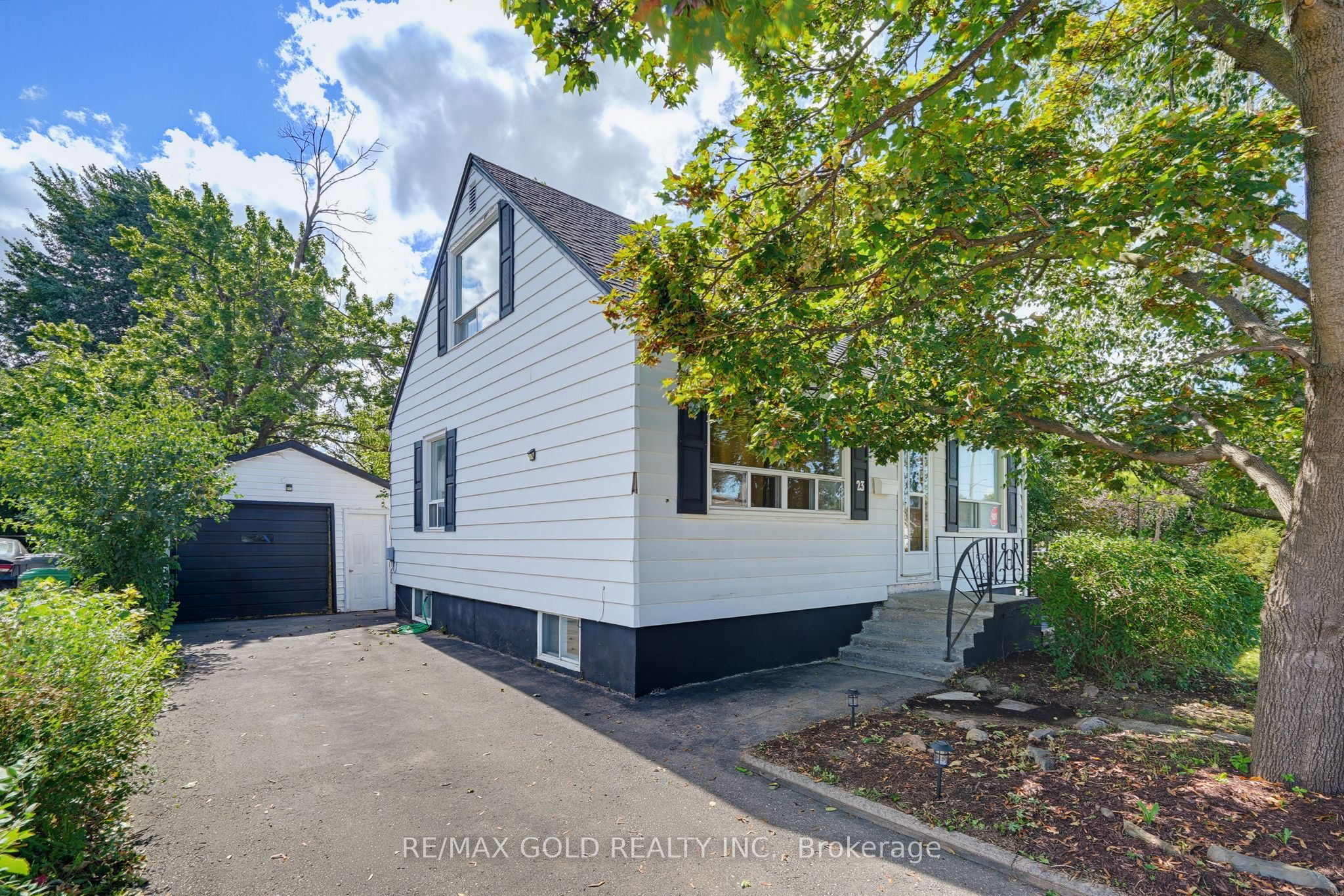23 Pleasantview Avenue Property Photo 1