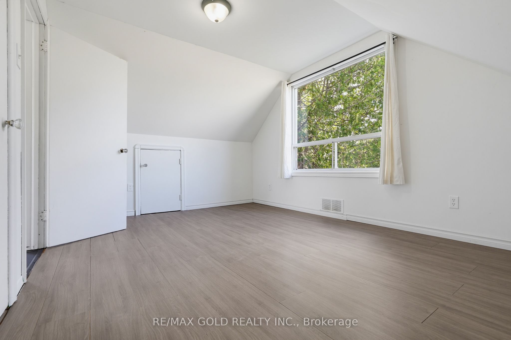 23 Pleasantview Avenue Property Photo 15