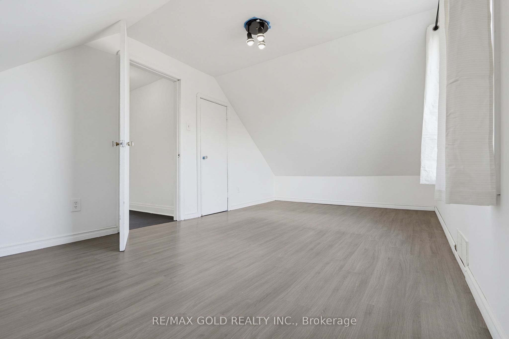 23 Pleasantview Avenue Property Photo 18
