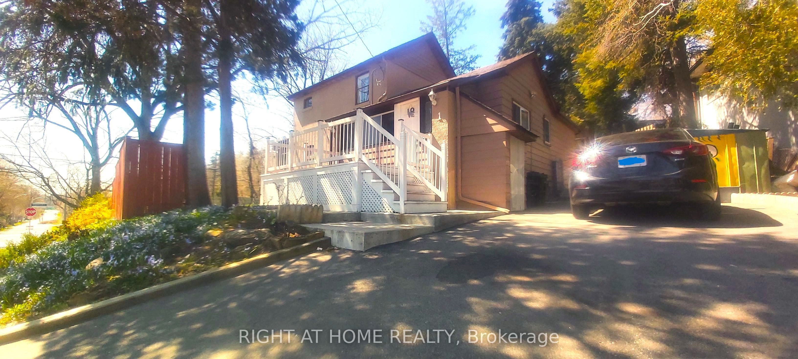 1 Edgebrook Drive