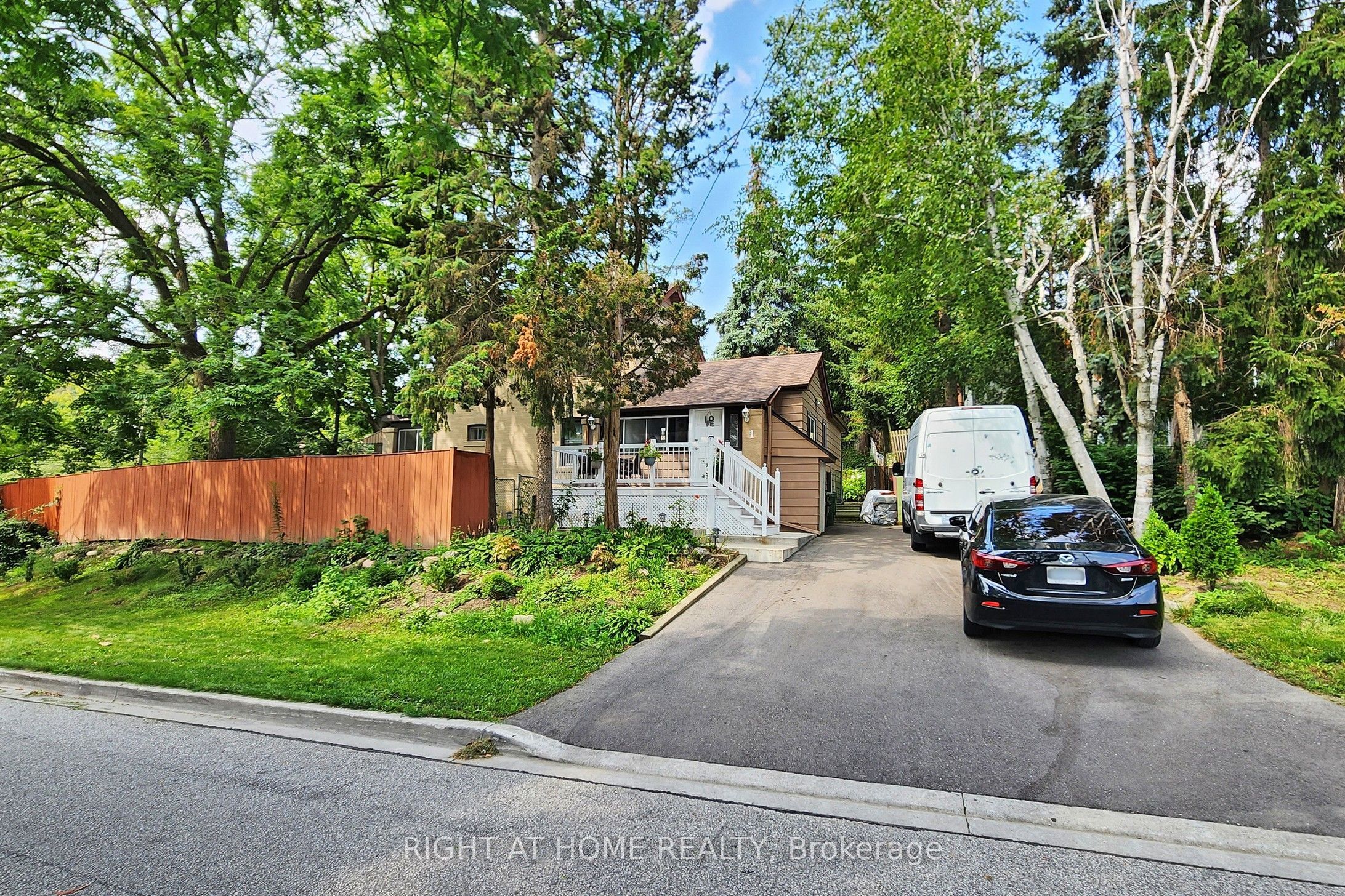 1 Edgebrook Drive Property Photo 2