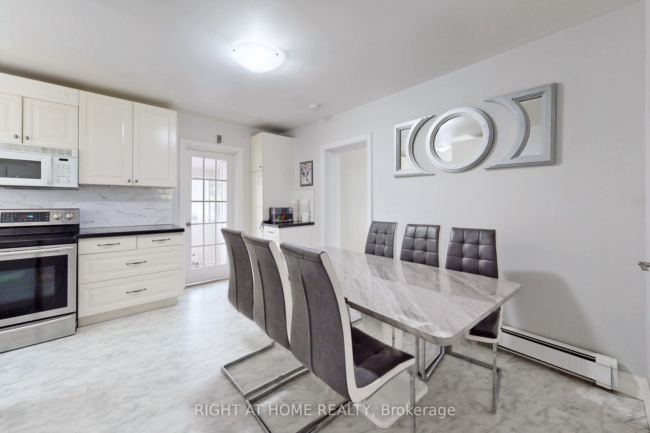 1 Edgebrook Drive Property Photo 8